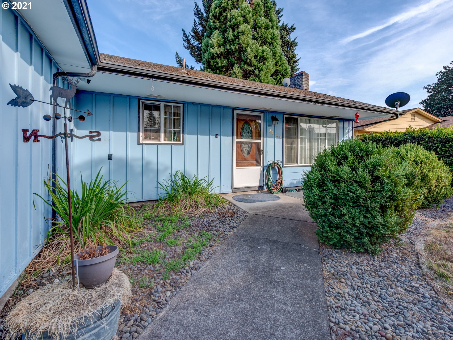 2463 34th Street Springfield, OR 97477 - Photo 2 of 21