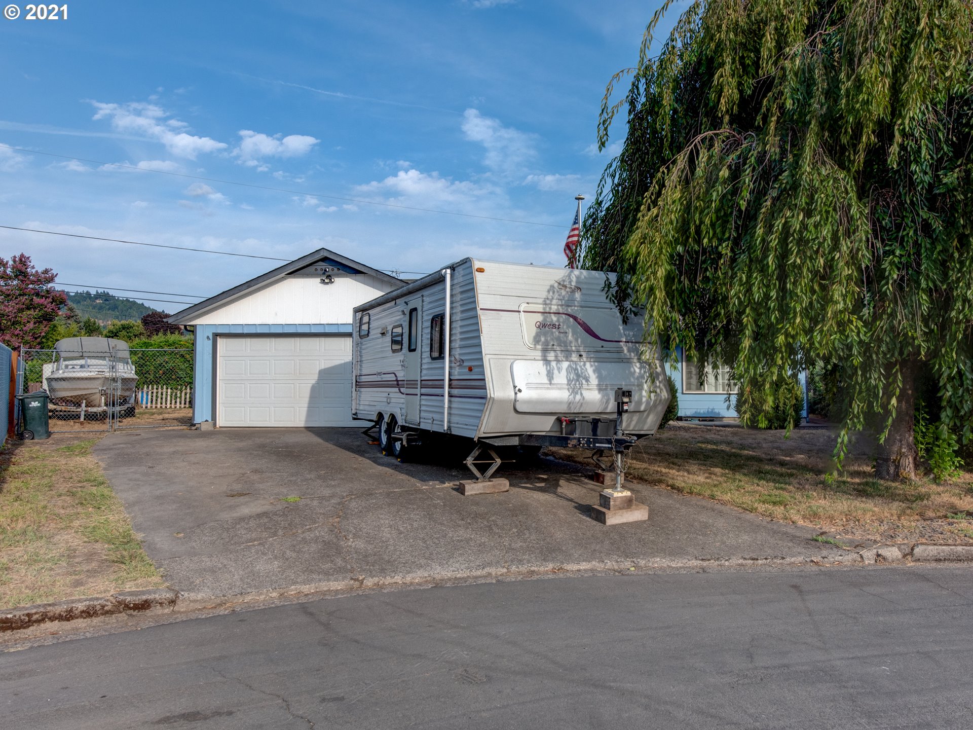 2463 34th Street Springfield, OR 97477 - Photo 3 of 21