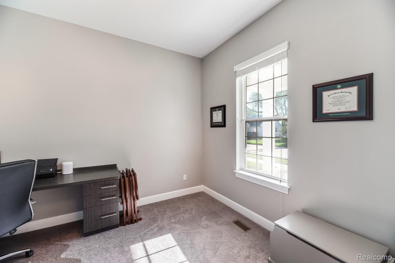 2799 Kenmore Road Berkley, MI 48072 - Photo 4 of 30 04__DSC8423_mls.jpg