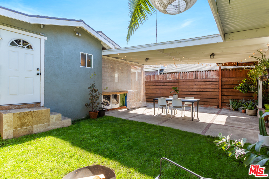 1663 South Rimpau Boulevard Los Angeles, CA 90019 - Photo 19 of 21 a view of a patio with table and chairs and potted plants