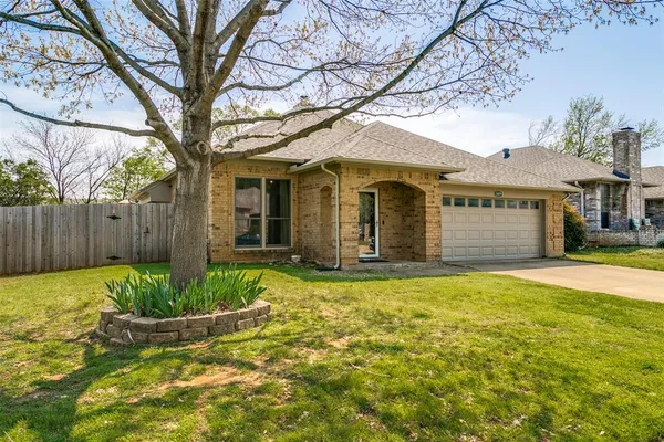 $425,000 | 1409 Briarcrest Drive, Grapevine, TX 76051