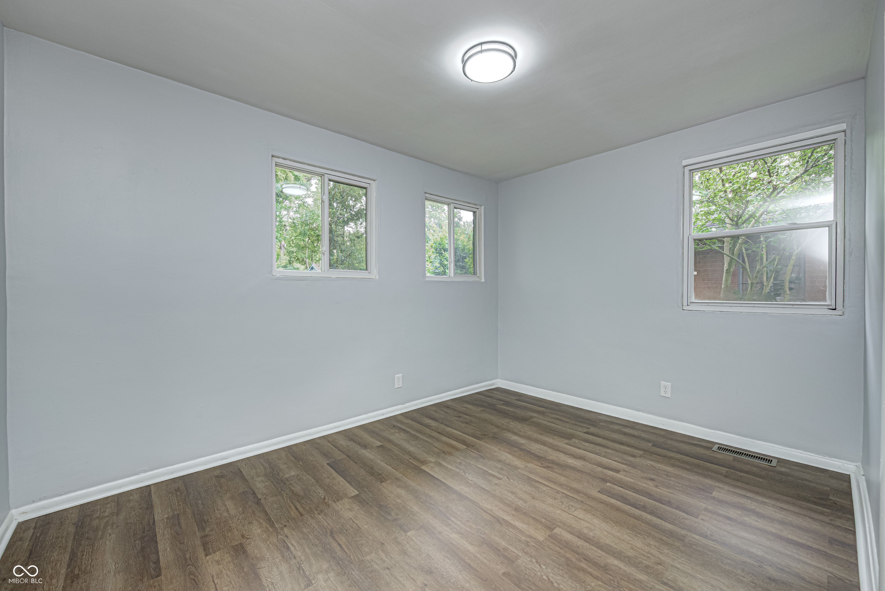 5364 Clarendon Road Indianapolis, IN 46208 - Photo 9 of 31 Gallery Image 9