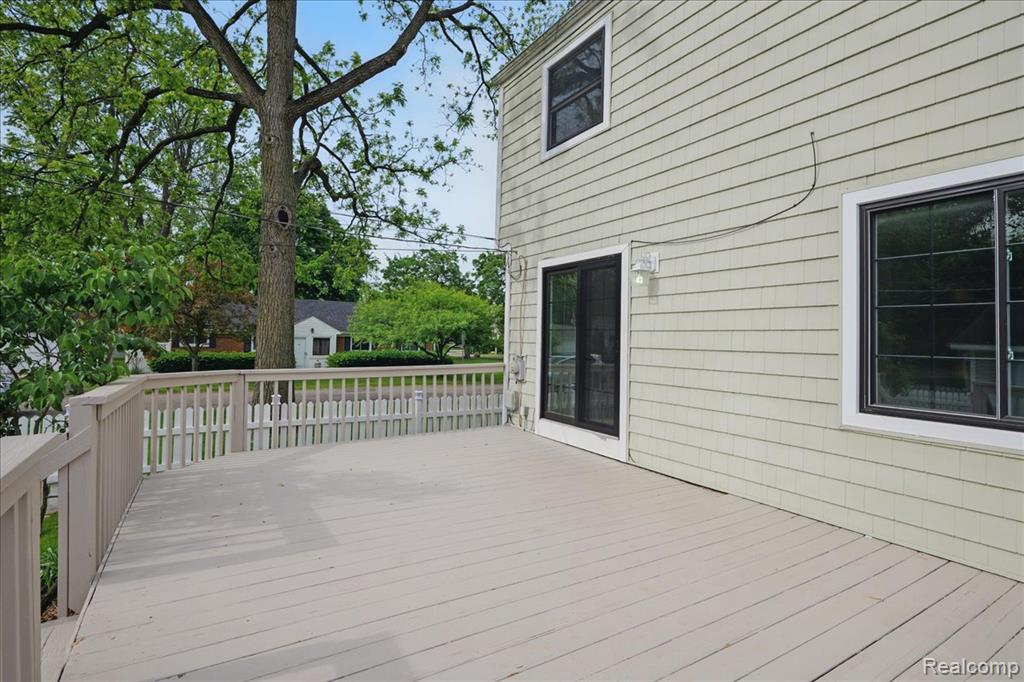3004 Lansdowne Road Waterford, MI 48329 - Photo 38 of 49