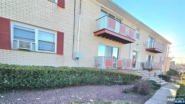 $295,000 | 290 Hoover, Bloomfield, NJ 07003