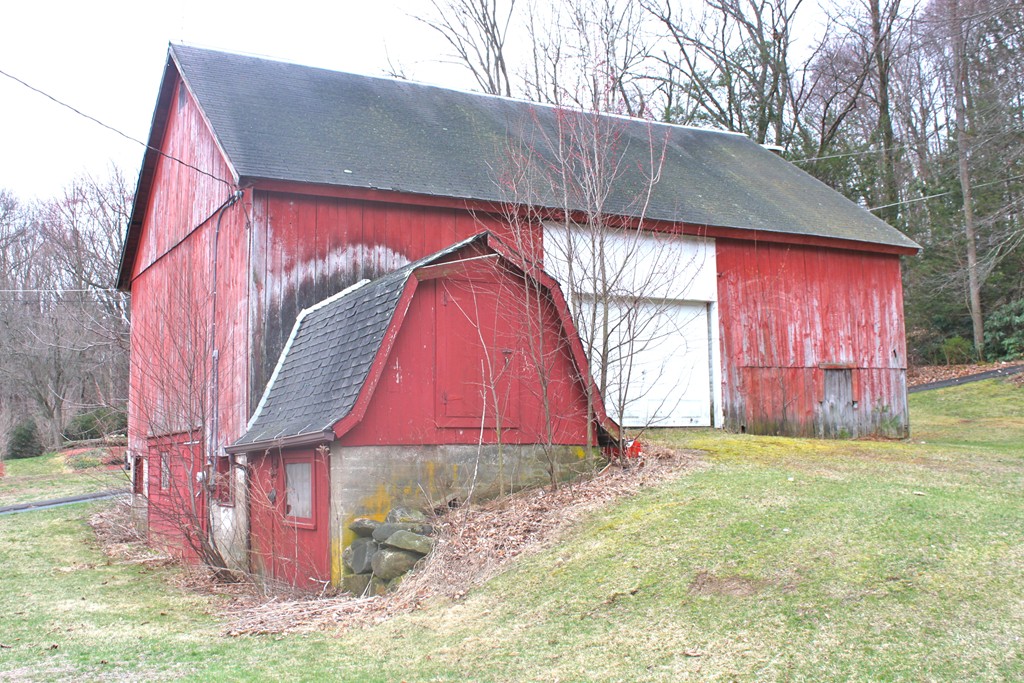 66 Whitaker Road Westfield, MA 01085 - Photo 23 of 24 Gallery Image 23