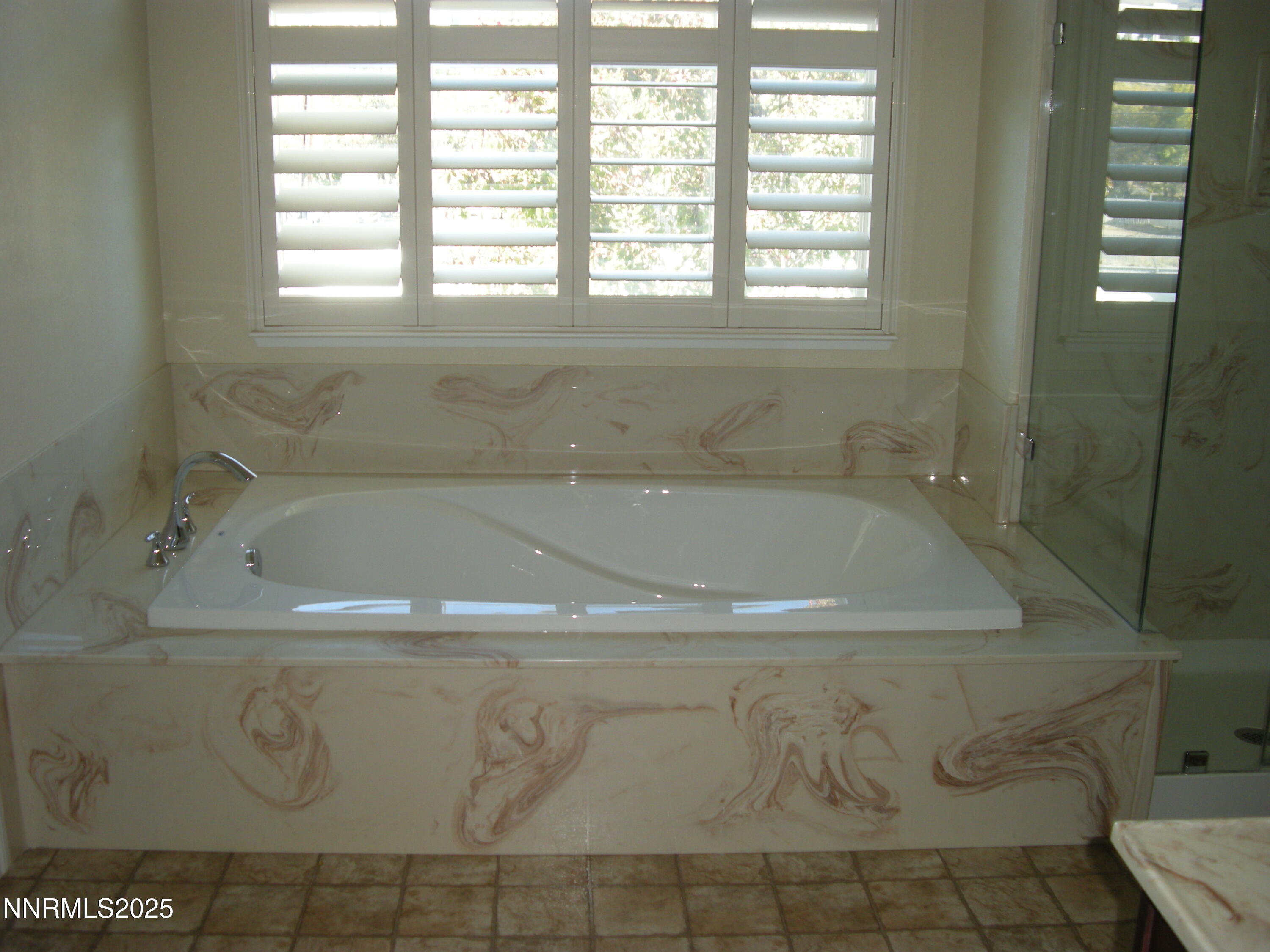 2640 Dana Kristin Lane Reno, NV 89503 - Photo 11 of 24 a bath tub sitting next to a window