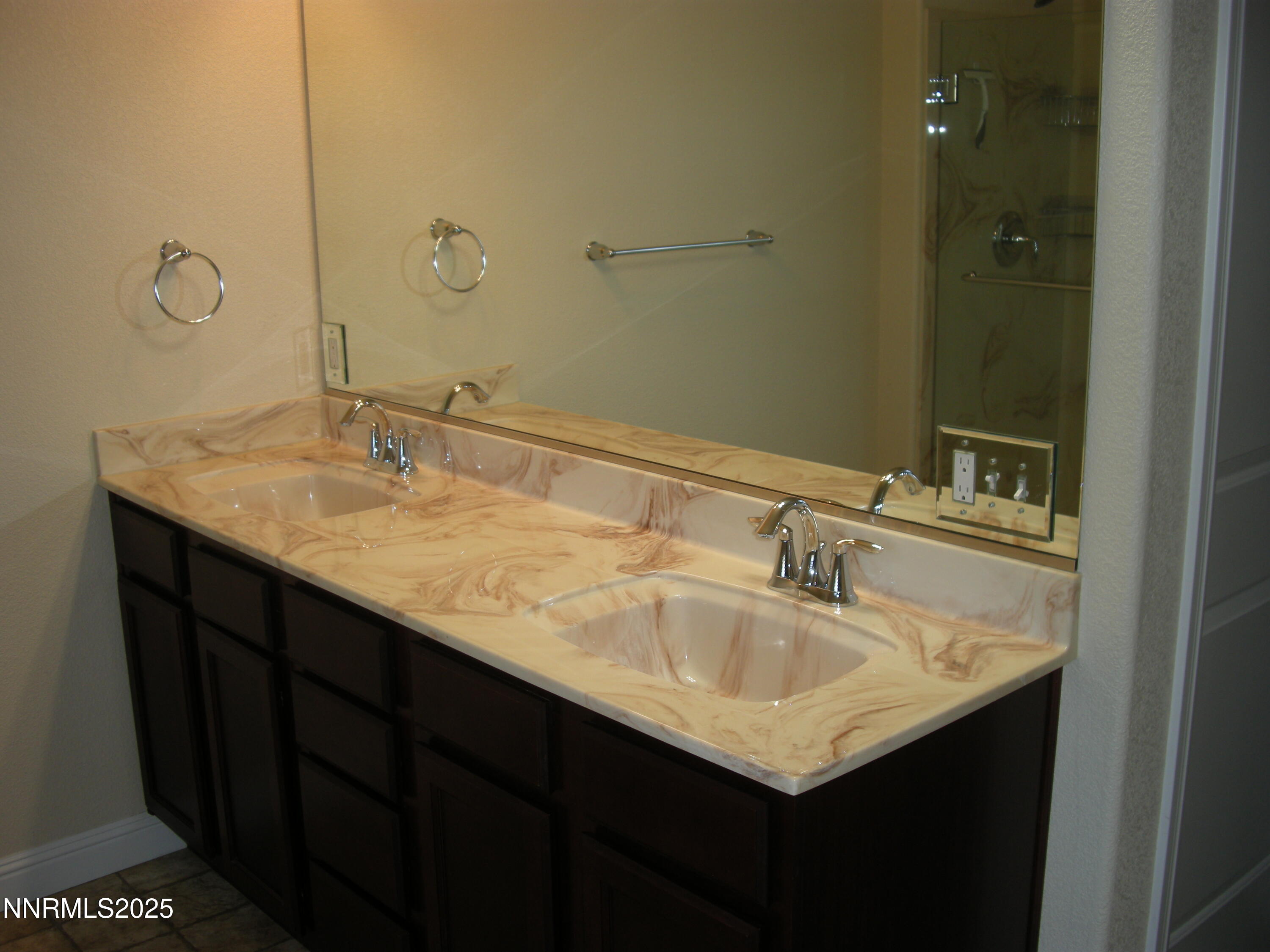 2640 Dana Kristin Lane Reno, NV 89503 - Photo 13 of 24 a bathroom with a sink and a mirror