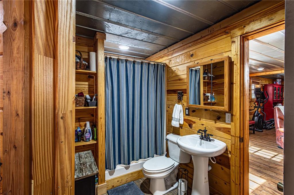 3718 Pebble Creek Point Gainesville, GA 30506 - Photo 87 of 144 a bathroom with a sink and a toilet