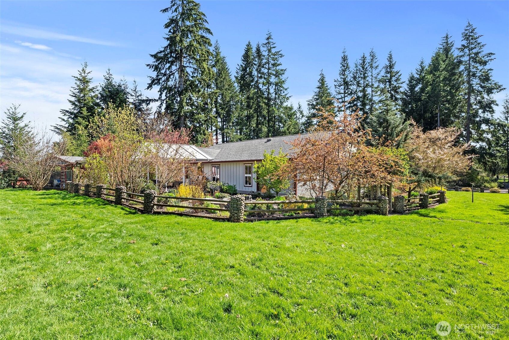 139 Ramsey Road Chehalis, WA 98532 - Photo 25 of 40 a view of a swimming pool with lawn chairs and a big yard