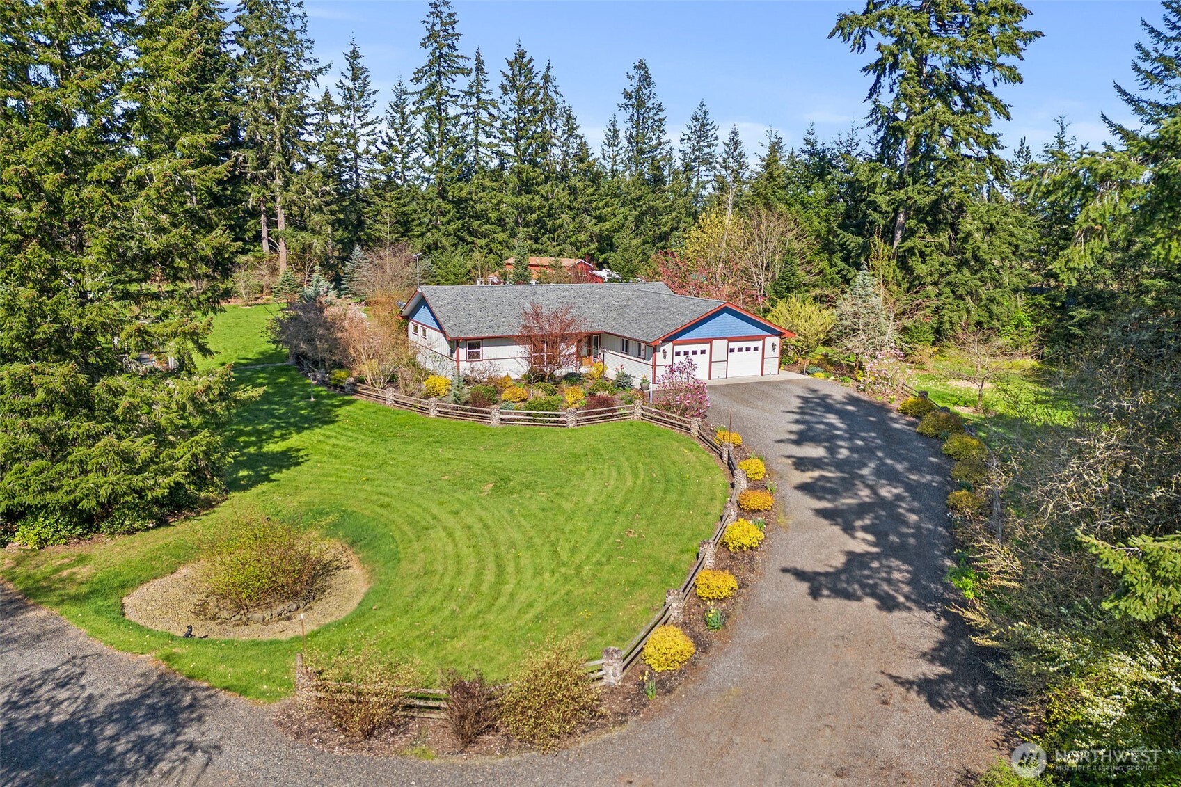 139 Ramsey Road Chehalis, WA 98532 - Photo 3 of 40 a view of a swimming pool with a yard