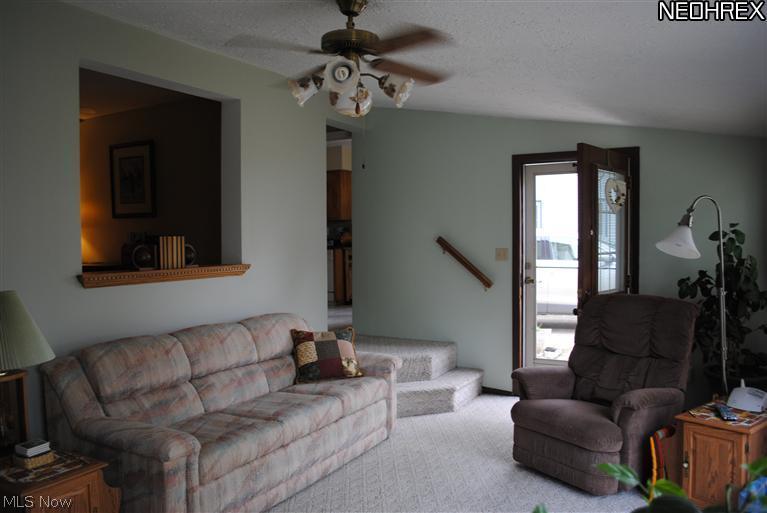 9315 Snow Road Cleveland, OH 44130 - Photo 4 of 24