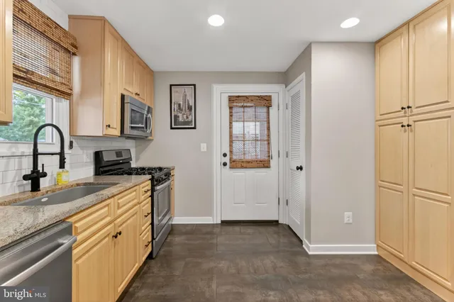 $3,200 | 2951 Rosemary Lane, Falls Church, VA 22042