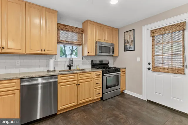 $3,200 | 2951 Rosemary Lane, Falls Church, VA 22042