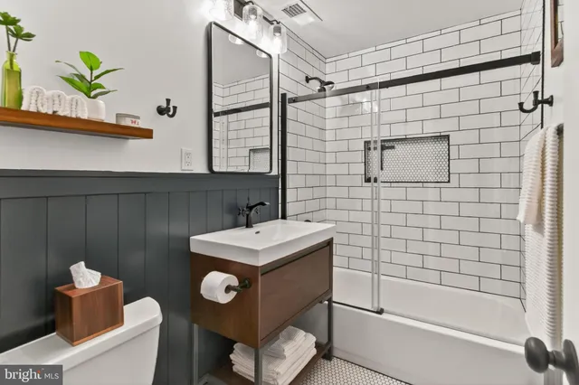 $3,200 | 2951 Rosemary Lane, Falls Church, VA 22042