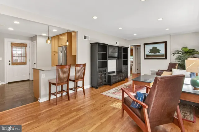 $3,200 | 2951 Rosemary Lane, Falls Church, VA 22042