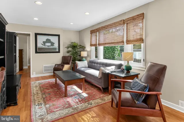 $3,200 | 2951 Rosemary Lane, Falls Church, VA 22042