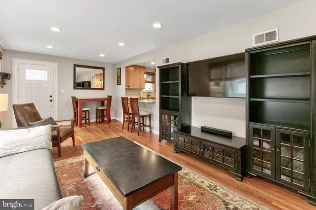 $3,200 | 2951 Rosemary Lane, Falls Church, VA 22042