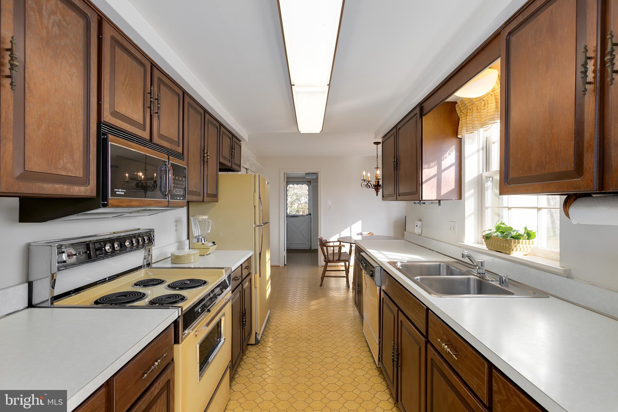 1325 Deep Run Lane Reston, VA 20190 - Photo 9 of 41