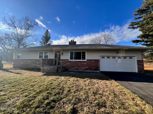 $410,000 | 12 Gregory Lane, Colonie, NY 12211