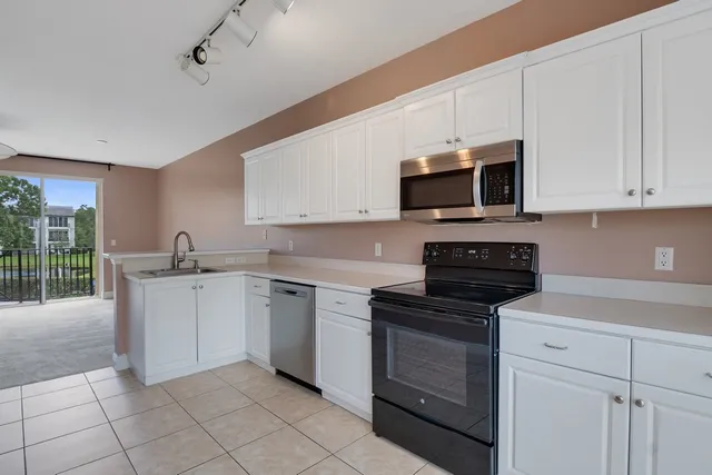 $255,000 | 1695 42nd Square, Unit 103, Vero Beach, FL 32960