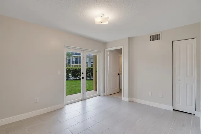 $255,000 | 1695 42nd Square, Unit 103, Vero Beach, FL 32960