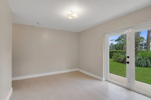 $255,000 | 1695 42nd Square, Unit 103, Vero Beach, FL 32960