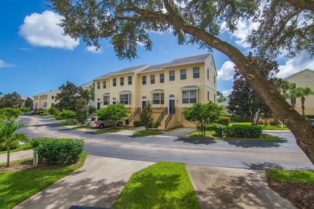 $255,000 | 1695 42nd Square, Unit 103, Vero Beach, FL 32960