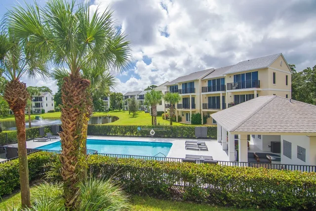 $255,000 | 1695 42nd Square, Unit 103, Vero Beach, FL 32960