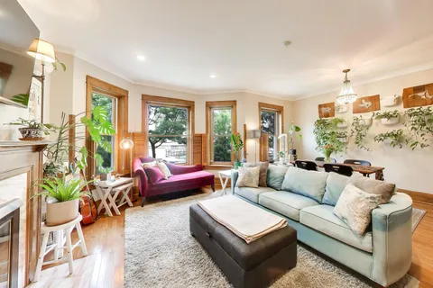 $575,000 | 3808 North Pine Grove Avenue, Unit 1N, Chicago, IL 60613