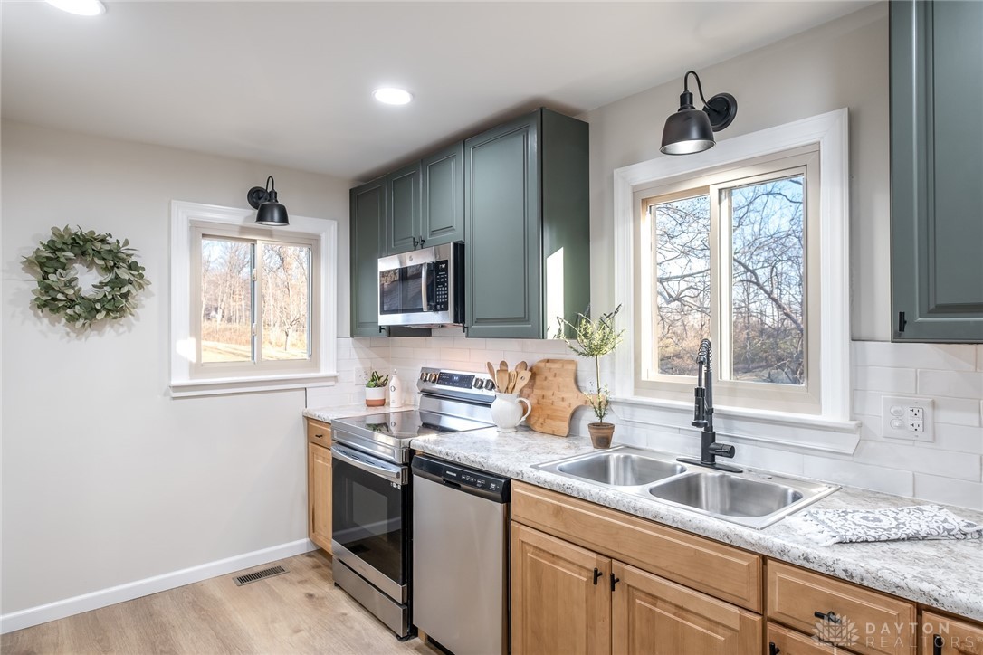 8956 Adams Road Dayton, OH 45424 - Photo 8 of 45 Gallery Image 8