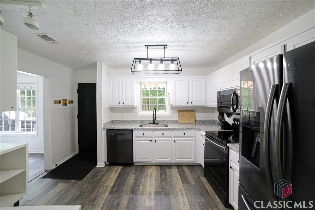 412 Foxdale Road Winder, GA 30680 - Photo 16 of 55
