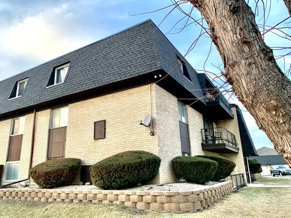$199,900 | 11107 South 84th Avenue, Unit 2A, Palos Hills, IL 60465