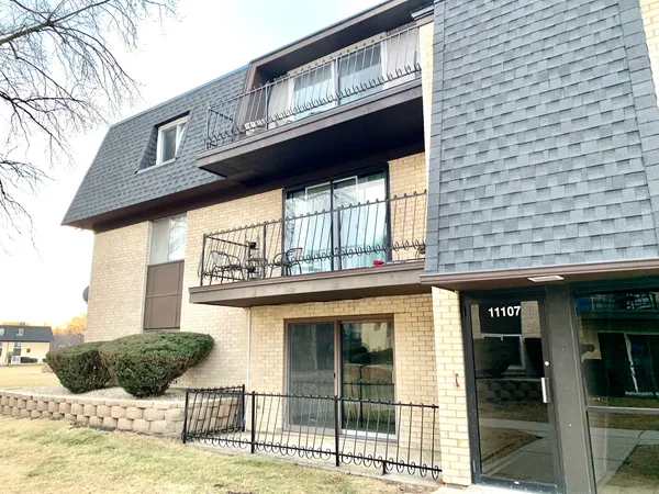 $199,900 | 11107 South 84th Avenue, Unit 2A, Palos Hills, IL 60465