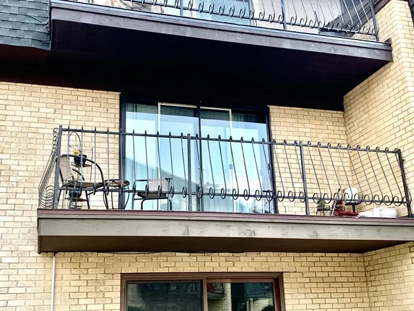 $199,900 | 11107 South 84th Avenue, Unit 2A, Palos Hills, IL 60465