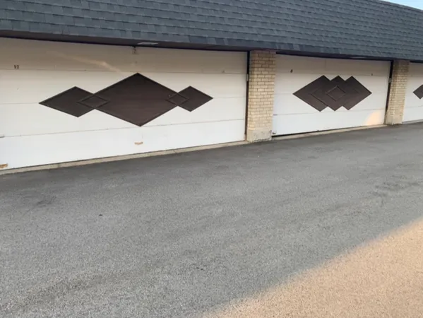 $199,900 | 11107 South 84th Avenue, Unit 2A, Palos Hills, IL 60465