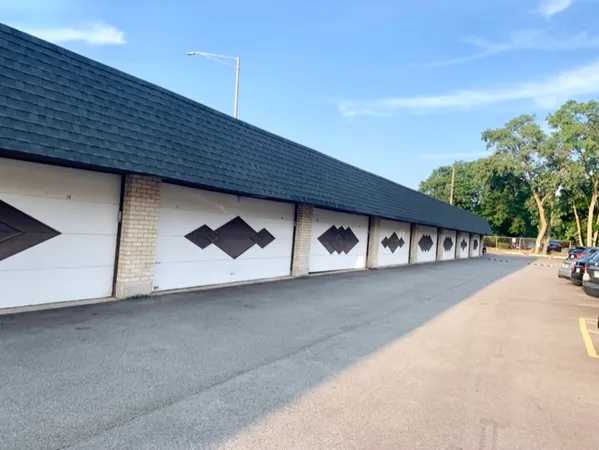 $199,900 | 11107 South 84th Avenue, Unit 2A, Palos Hills, IL 60465