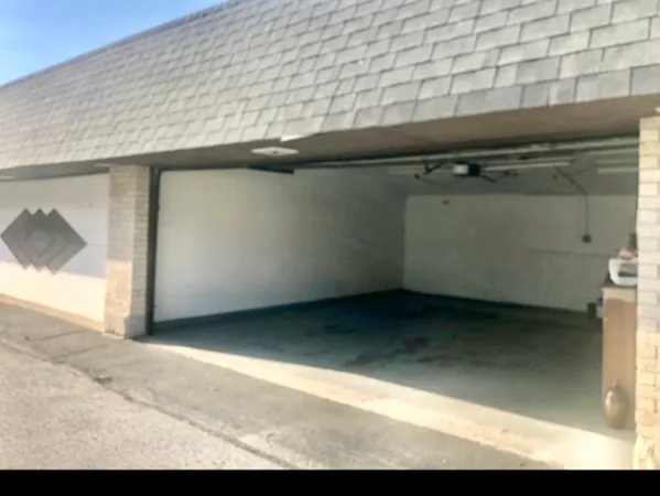 $199,900 | 11107 South 84th Avenue, Unit 2A, Palos Hills, IL 60465