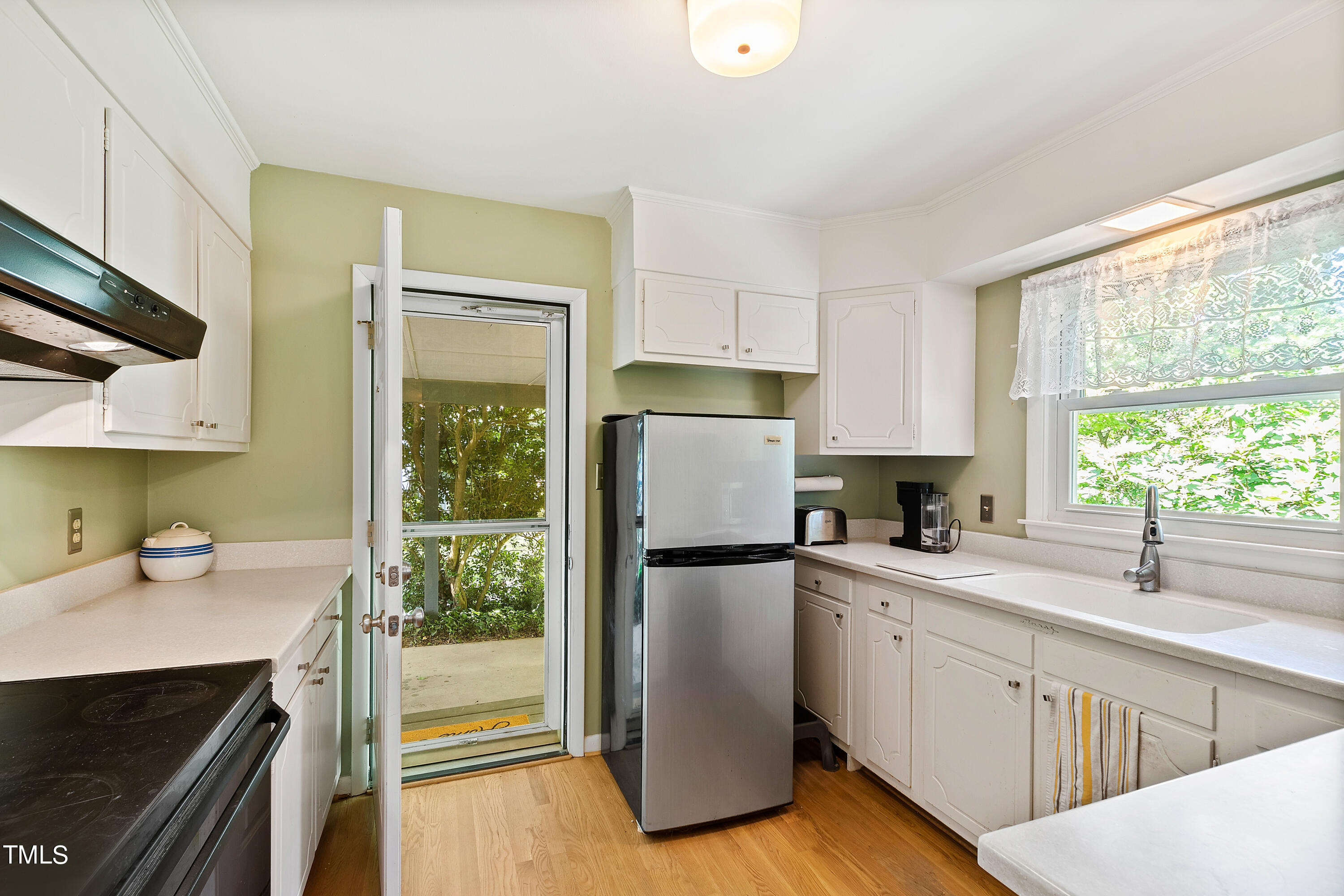 4832 Latimer Road Raleigh, NC 27609 - Photo 18 of 47 Kitchen