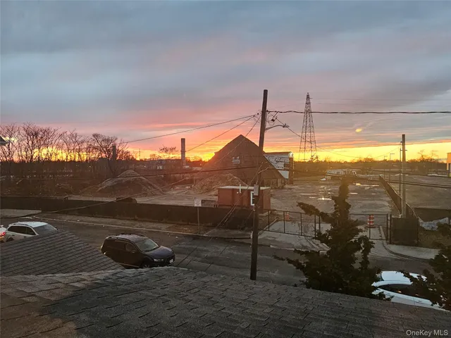 $4,700 | 14 Alemeda Street, Inwood, NY 11096