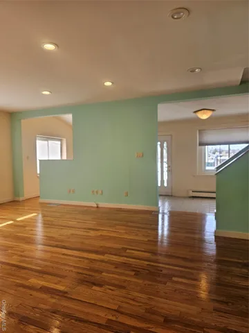 $4,700 | 14 Alemeda Street, Inwood, NY 11096