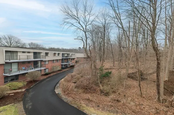 $359,900 | 575 Broad Street, Unit 306, Weymouth, MA 02189