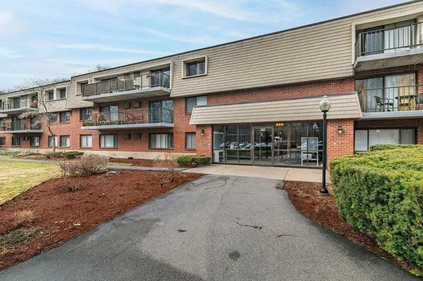 $359,900 | 575 Broad Street, Unit 306, Weymouth, MA 02189