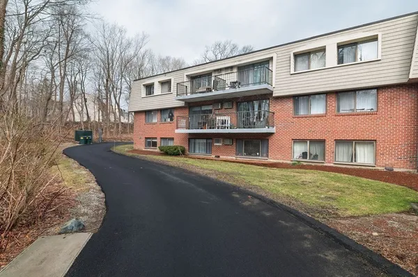 $359,900 | 575 Broad Street, Unit 306, Weymouth, MA 02189