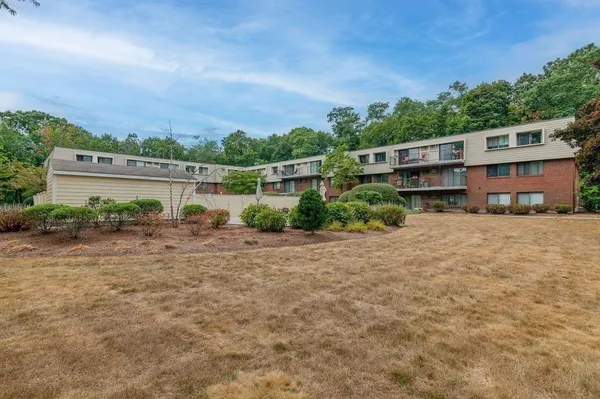 $359,900 | 575 Broad Street, Unit 306, Weymouth, MA 02189