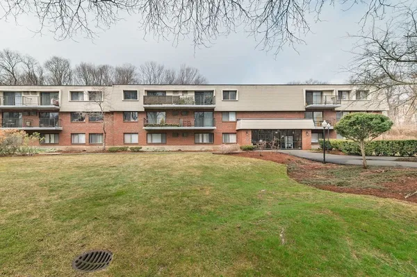 $359,900 | 575 Broad Street, Unit 306, Weymouth, MA 02189