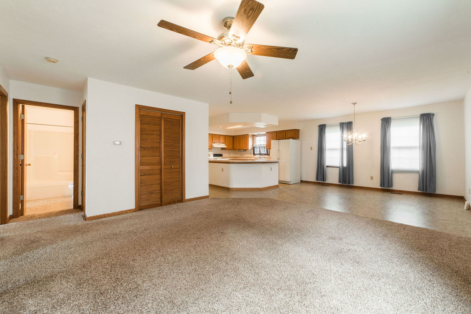 434 South Peace Road, Unit 434 Sycamore, IL 60178 - Photo 12 of 22 a view of an empty room with a window