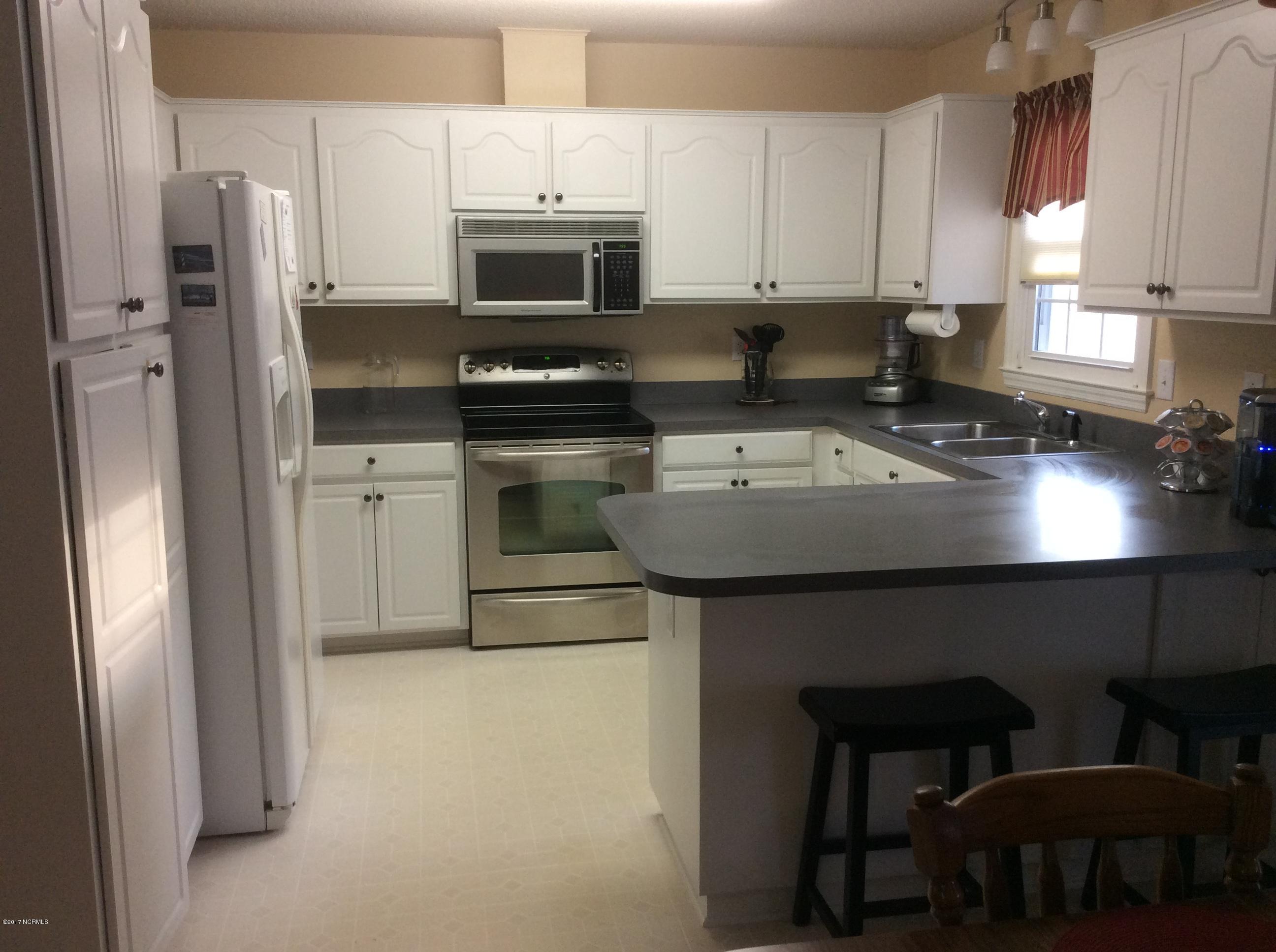 Kitchen with Breakfast Bar