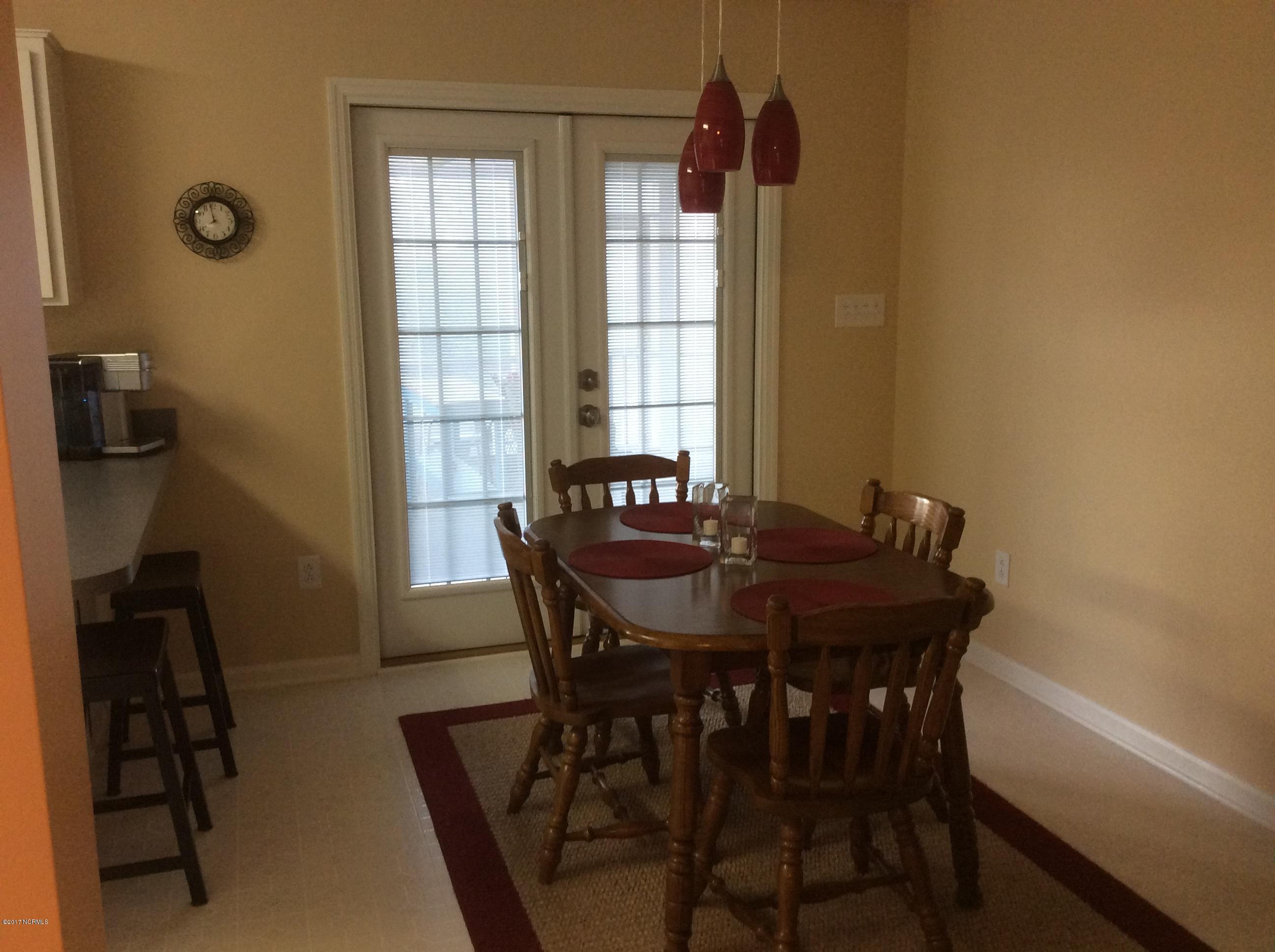 301 Nine Foot Road Newport, NC 28570 - Photo 9 of 20 Dining area