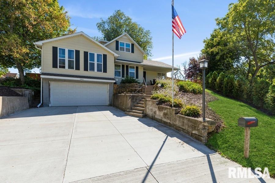 2821 Cleveland Street Clinton, IA 52732 - Photo 1 of 16 Gallery Image 1
