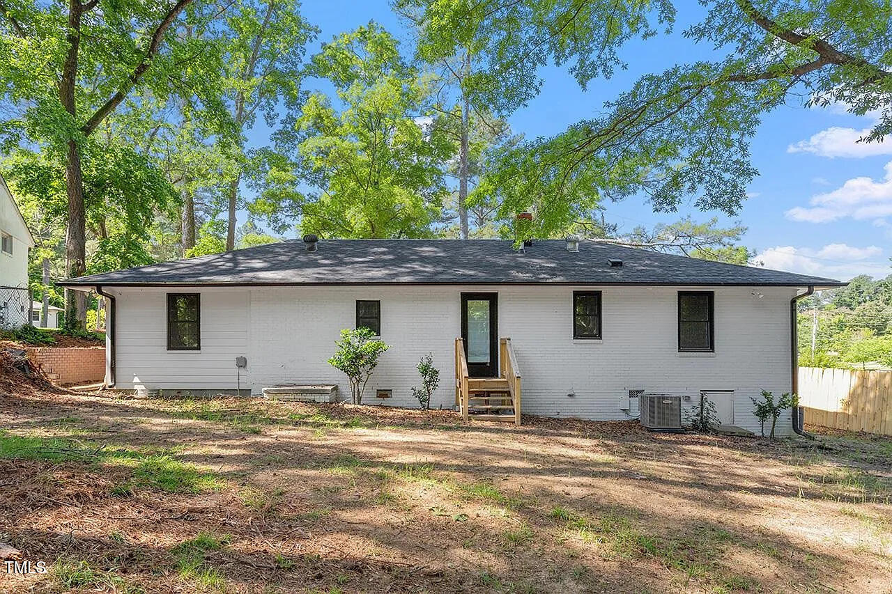 2609 Elmhurst Circle Raleigh, NC 27610 - Photo 31 of 33 Elmhurst31